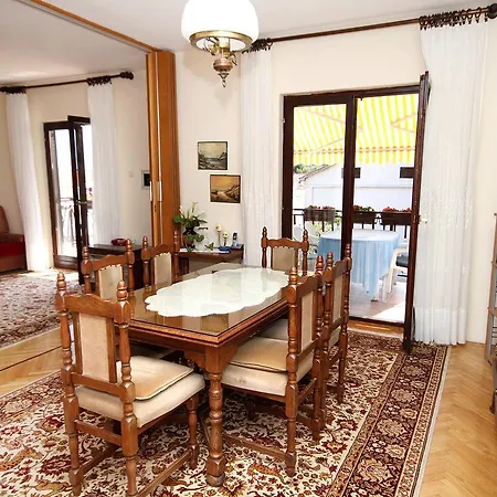 Brgulje 6241a Apartamento